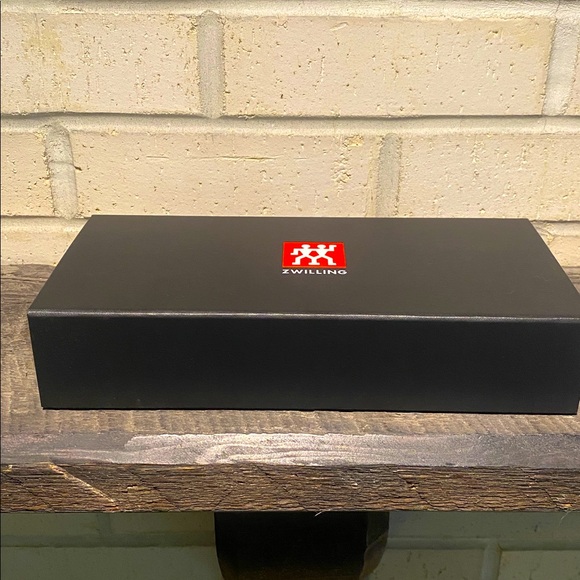 Zwilling NIB Porterhouse 8-Piece Stainless Steel Steak Knife Set - Picture 4 of 4